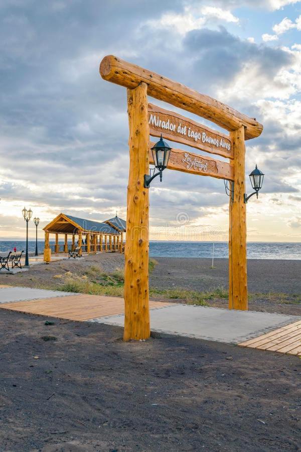 Casa Costanera Lago Buenos Aires, لوس انتيجوس المظهر الخارجي الصورة